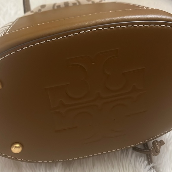 Tory Burch T monogram bucket bag - Picture 11 of 12